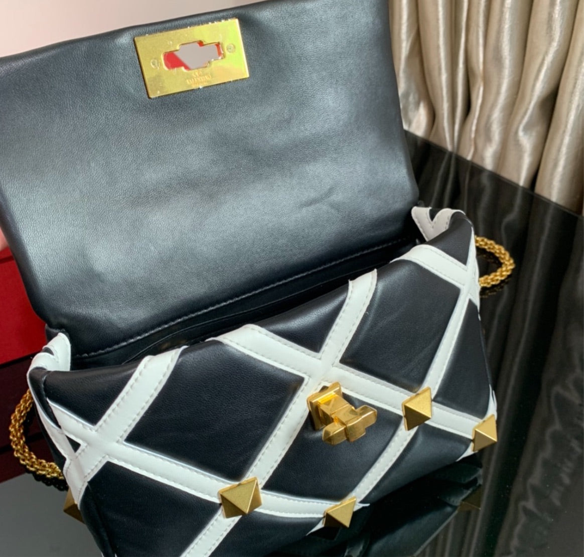 New woman Valentino shoulder handbag